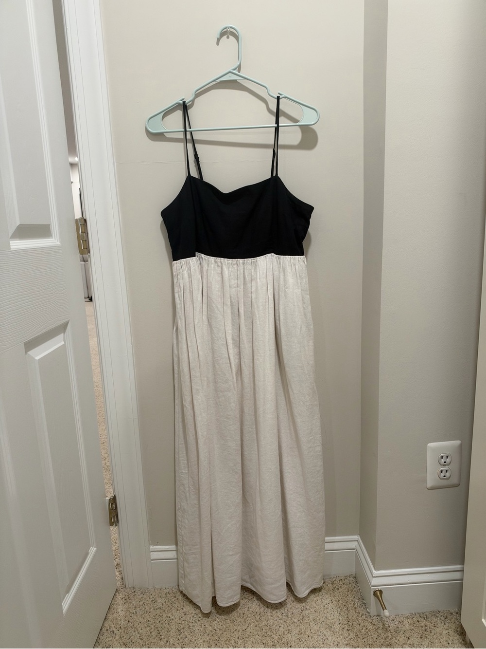 Ann Taylor Black & Cream Dress